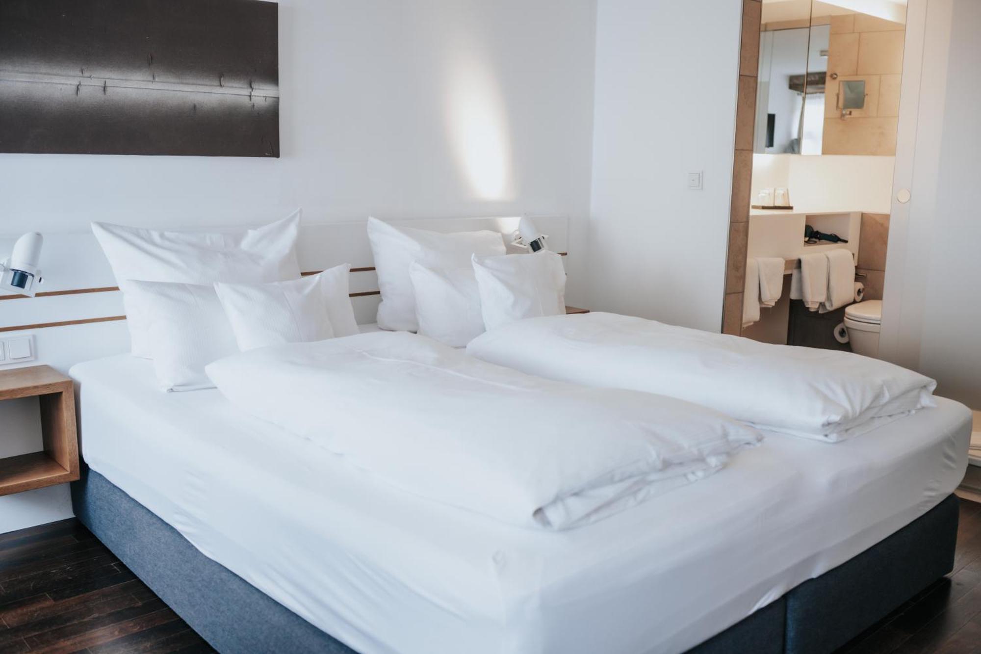 Design Hotel & Restaurant Loewen Ulm Bagian luar foto
