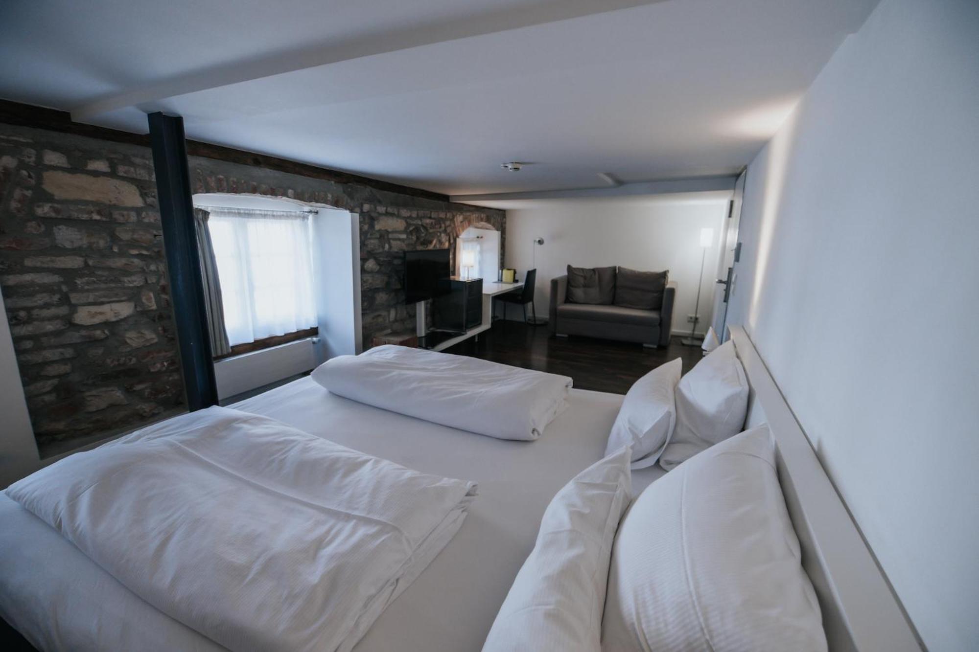 Design Hotel & Restaurant Loewen Ulm Bagian luar foto