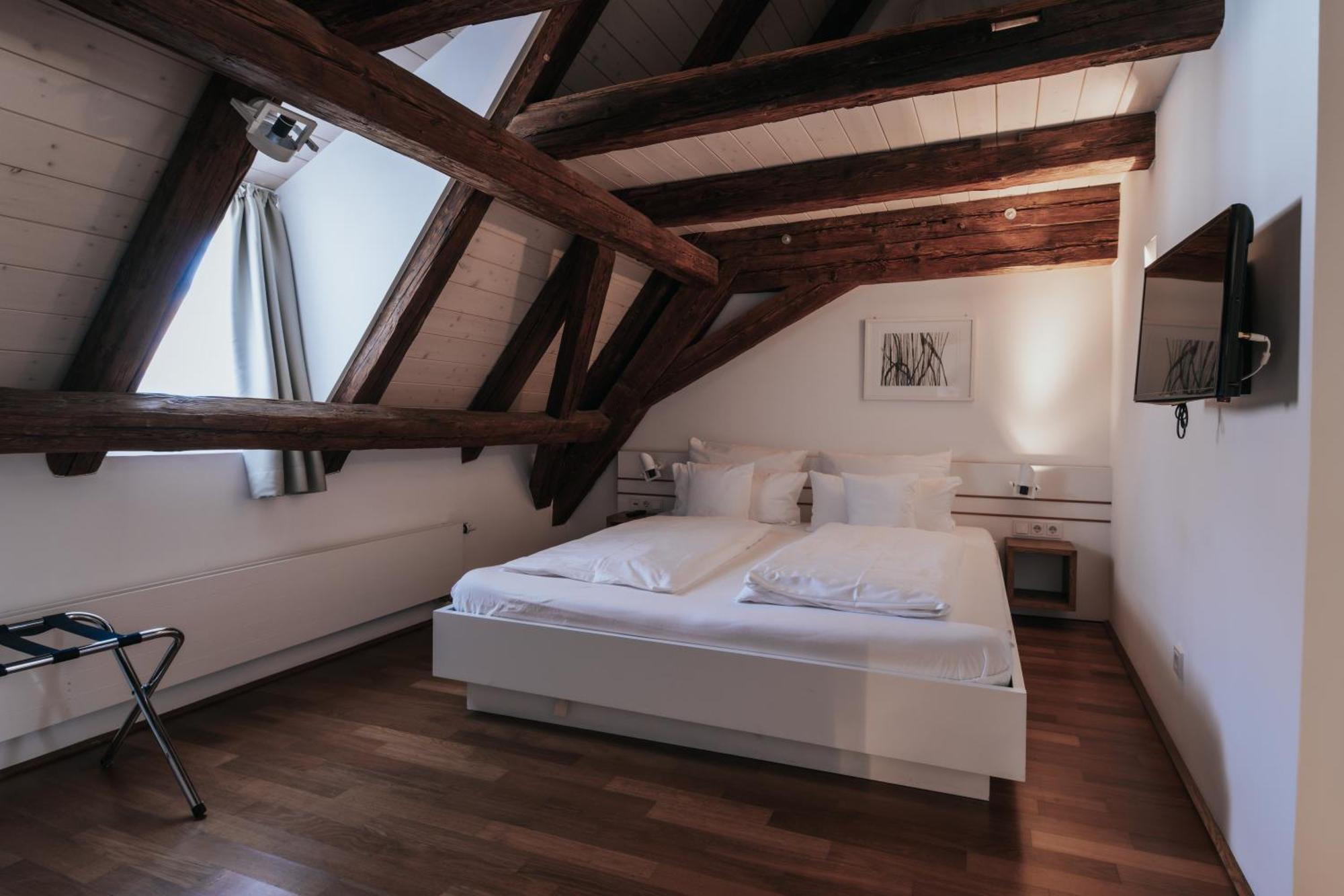 Design Hotel & Restaurant Loewen Ulm Bagian luar foto