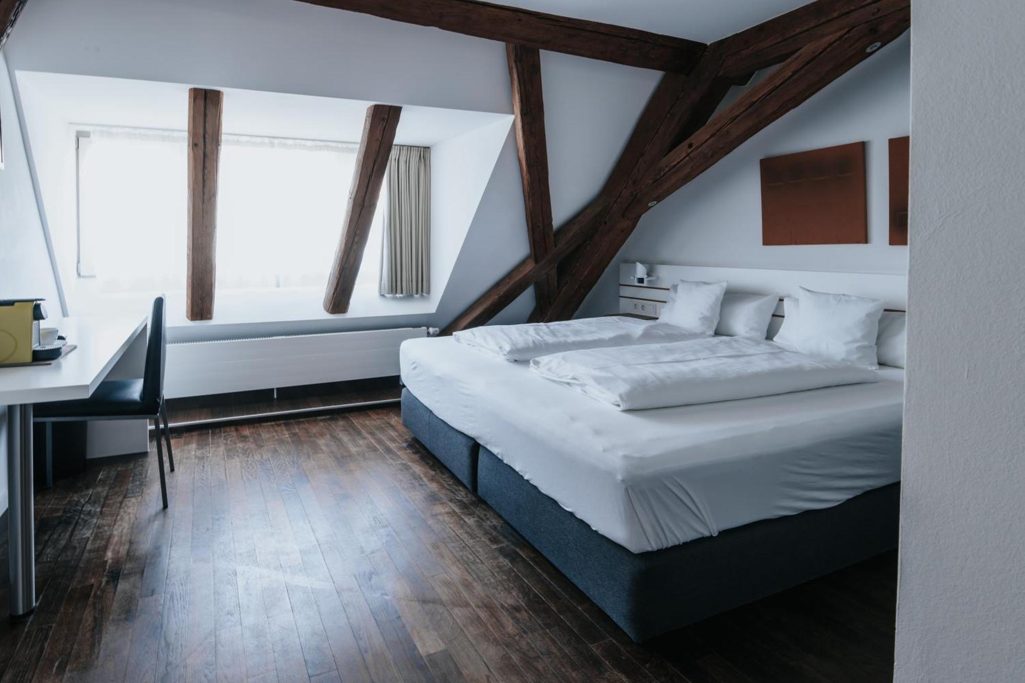 Design Hotel & Restaurant Loewen Ulm Bagian luar foto