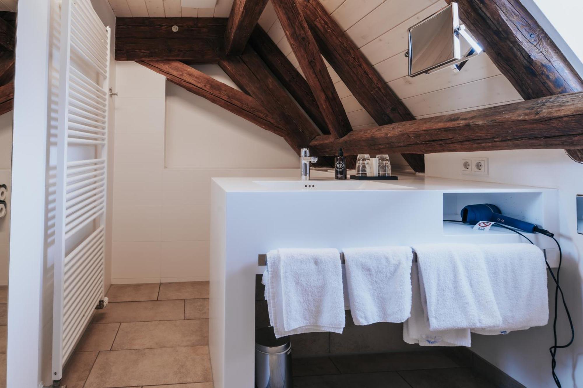 Design Hotel & Restaurant Loewen Ulm Bagian luar foto