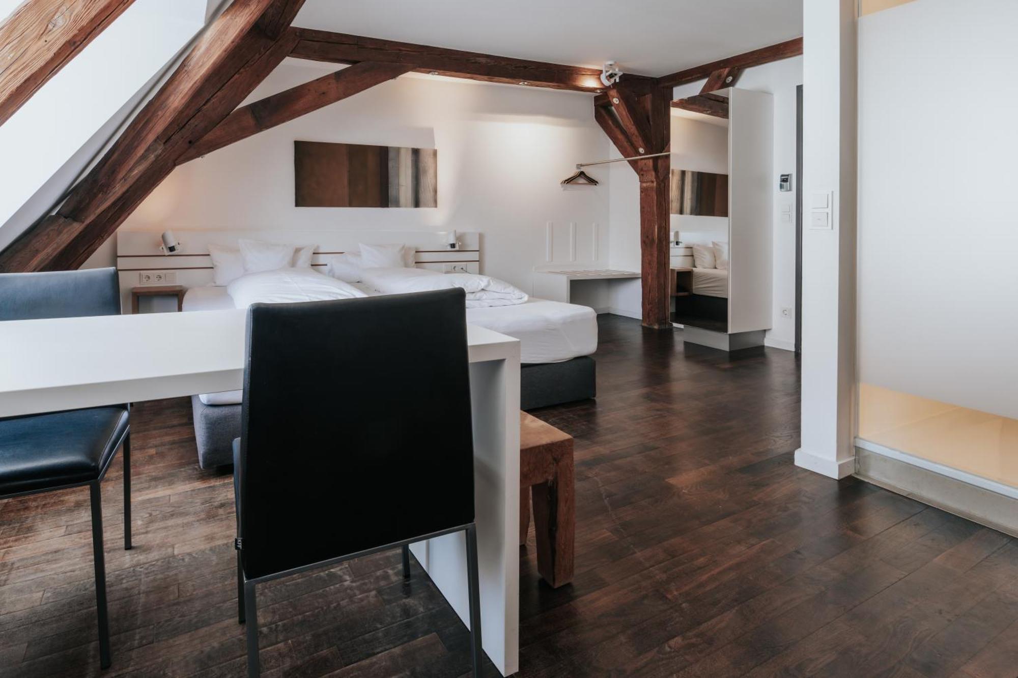 Design Hotel & Restaurant Loewen Ulm Bagian luar foto