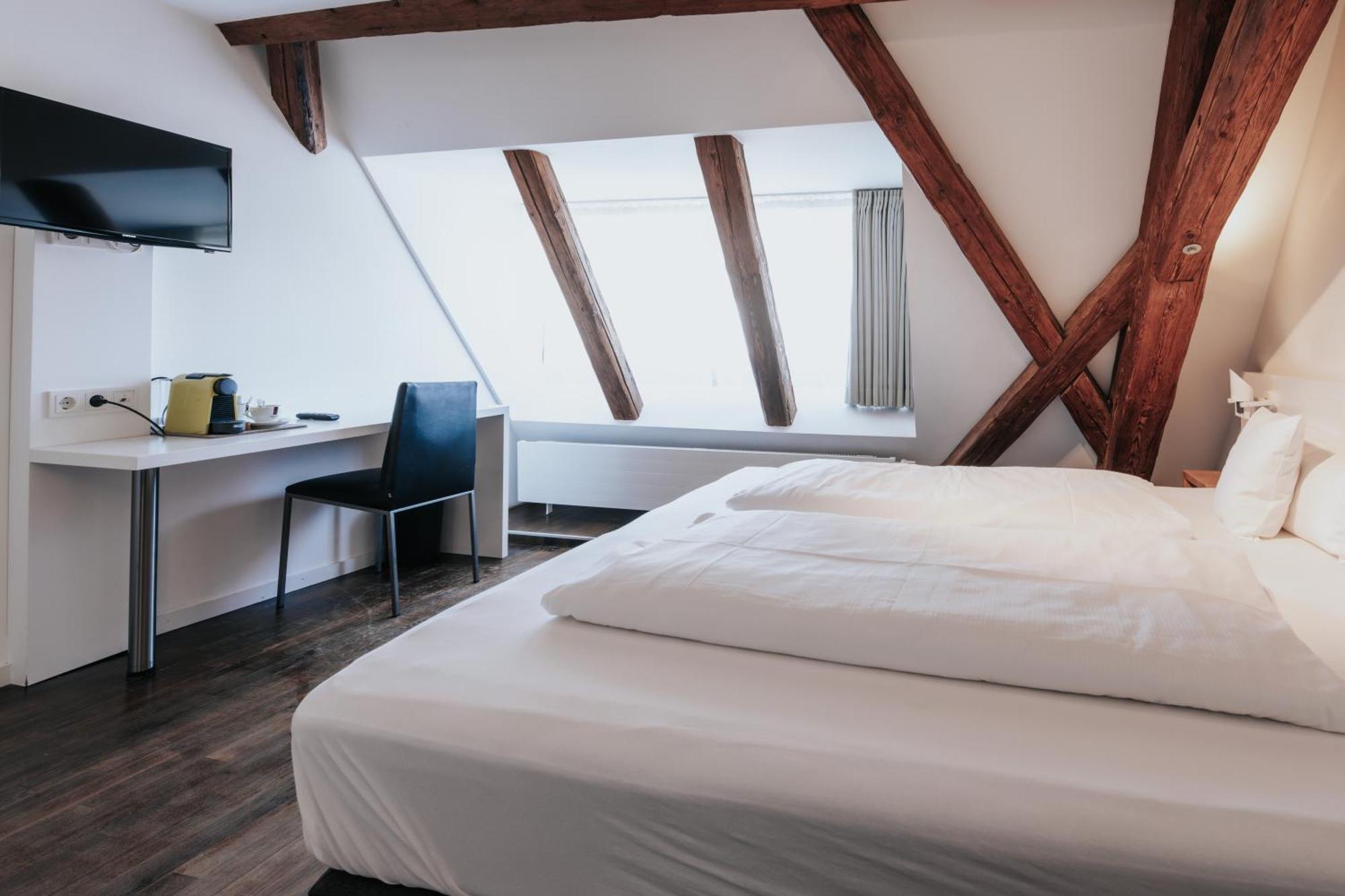 Design Hotel & Restaurant Loewen Ulm Bagian luar foto