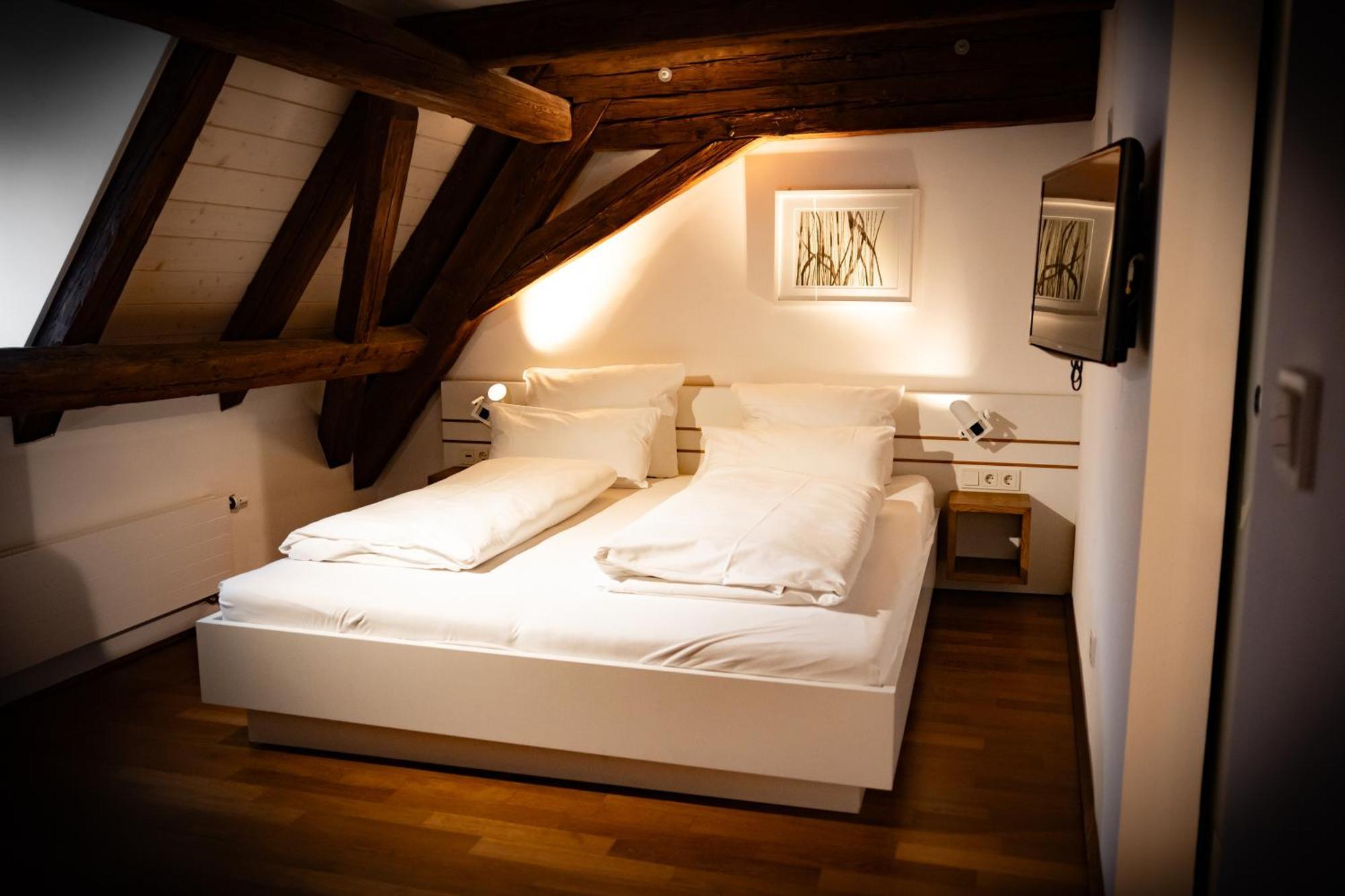 Design Hotel & Restaurant Loewen Ulm Bagian luar foto