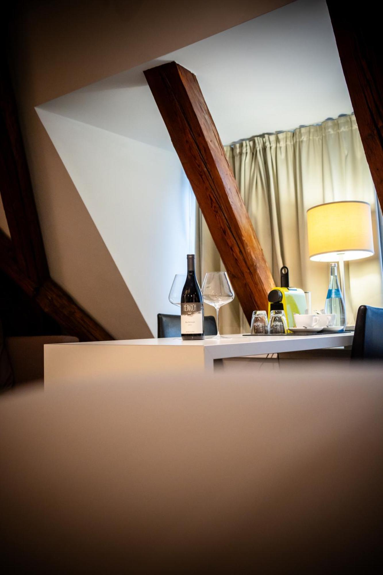 Design Hotel & Restaurant Loewen Ulm Bagian luar foto