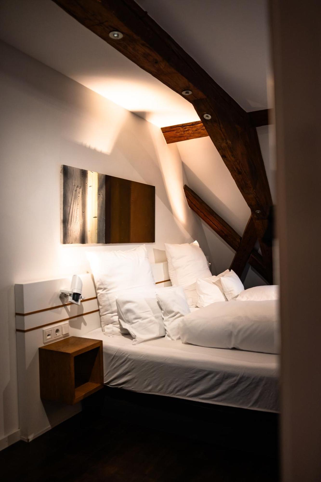 Design Hotel & Restaurant Loewen Ulm Bagian luar foto