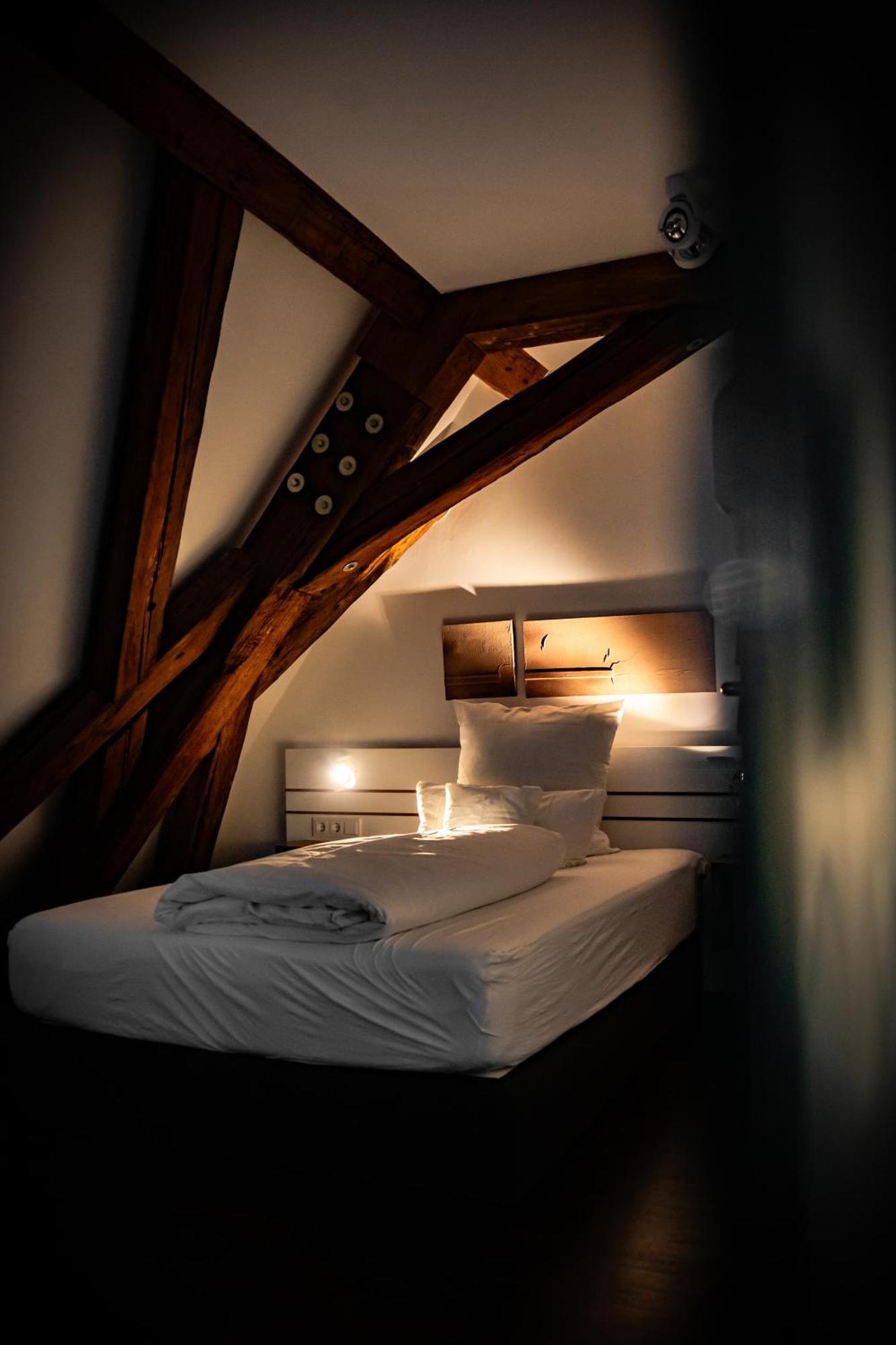 Design Hotel & Restaurant Loewen Ulm Bagian luar foto